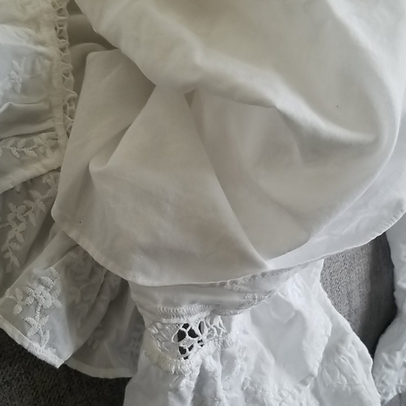 NWOT Lara embroidered flare sleeve top - Picture 9 of 9